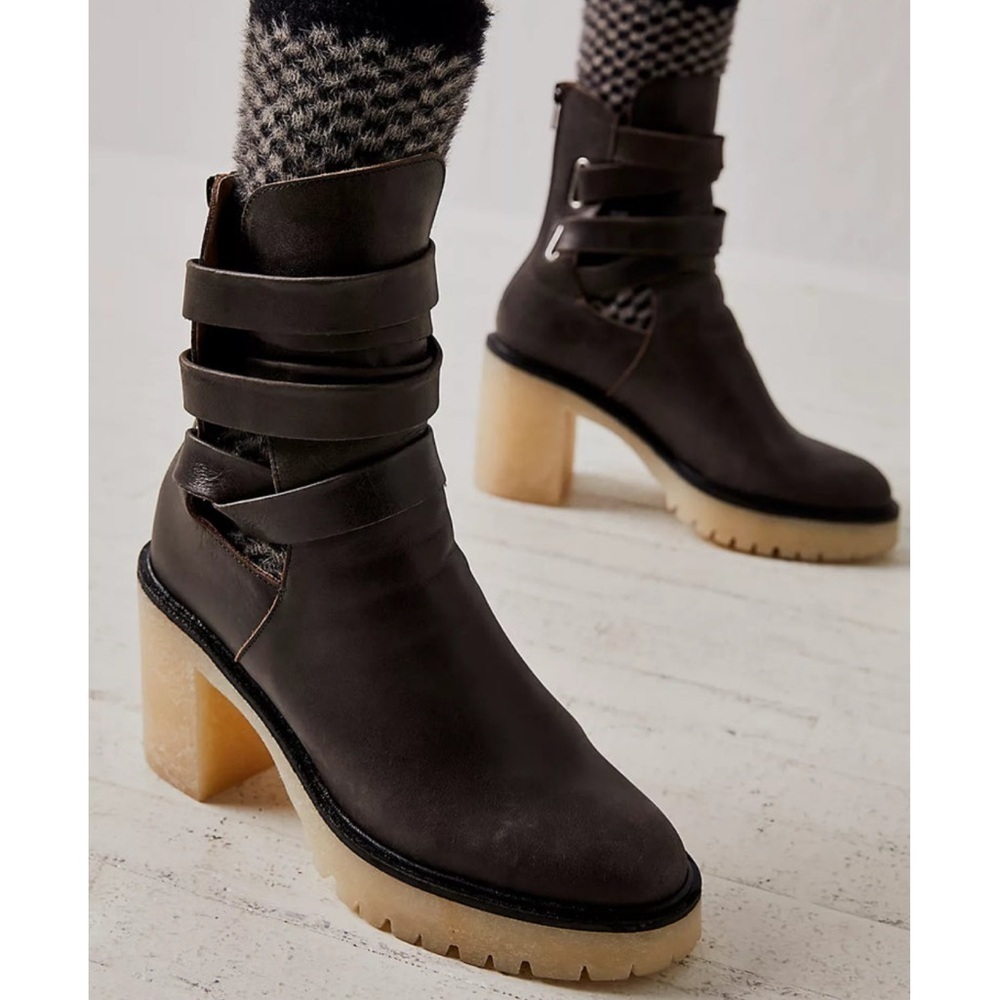FREE PEOPLE Jesse Cutout Boot Bitter Brown size 8.5